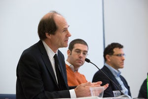 Cass Sunstein, Alex Macgillivray, Elliot Schrage