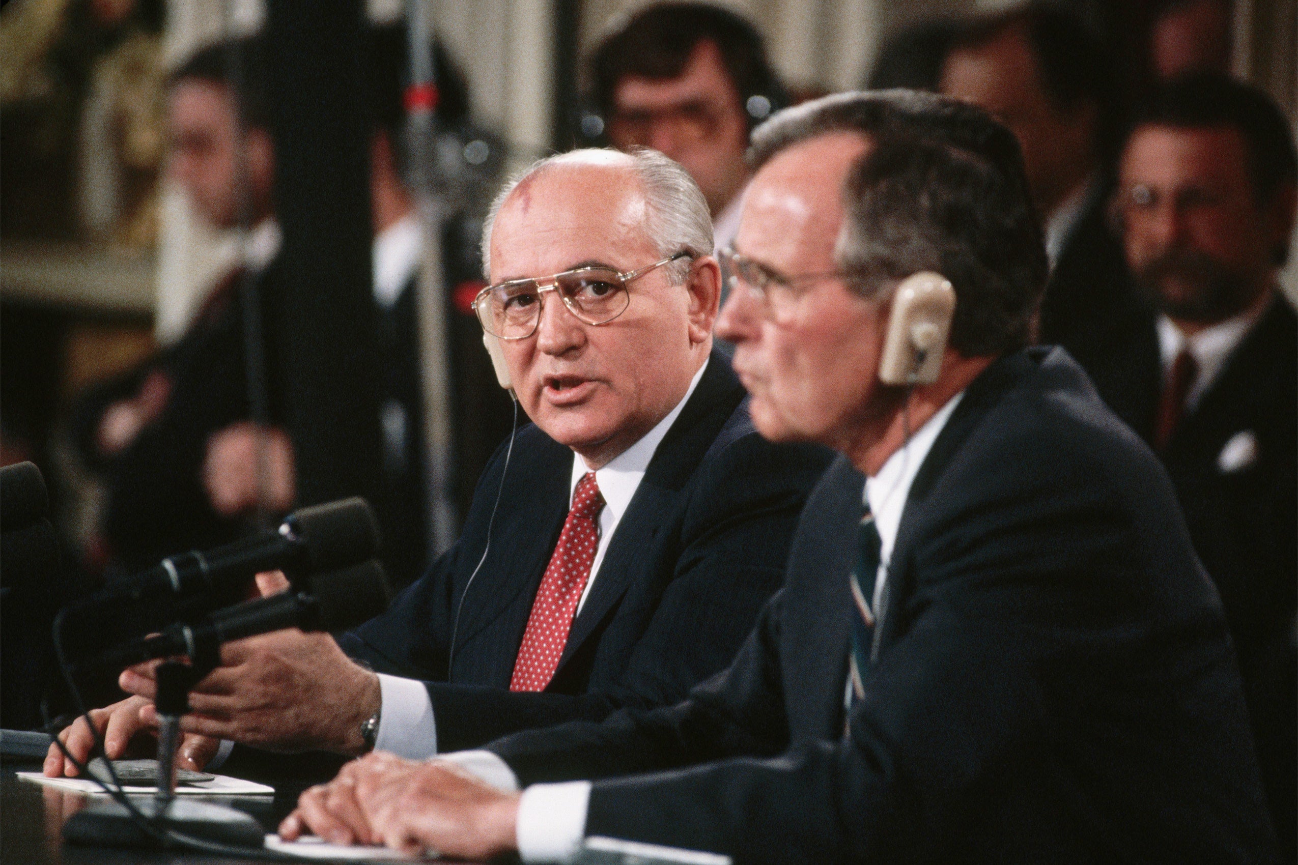 Gorbachev and Bush at White House Summit