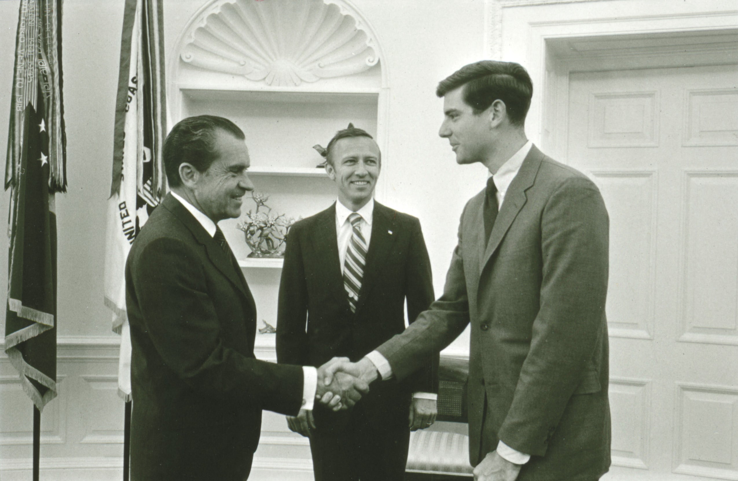 Shepardshaking hands with Nixon