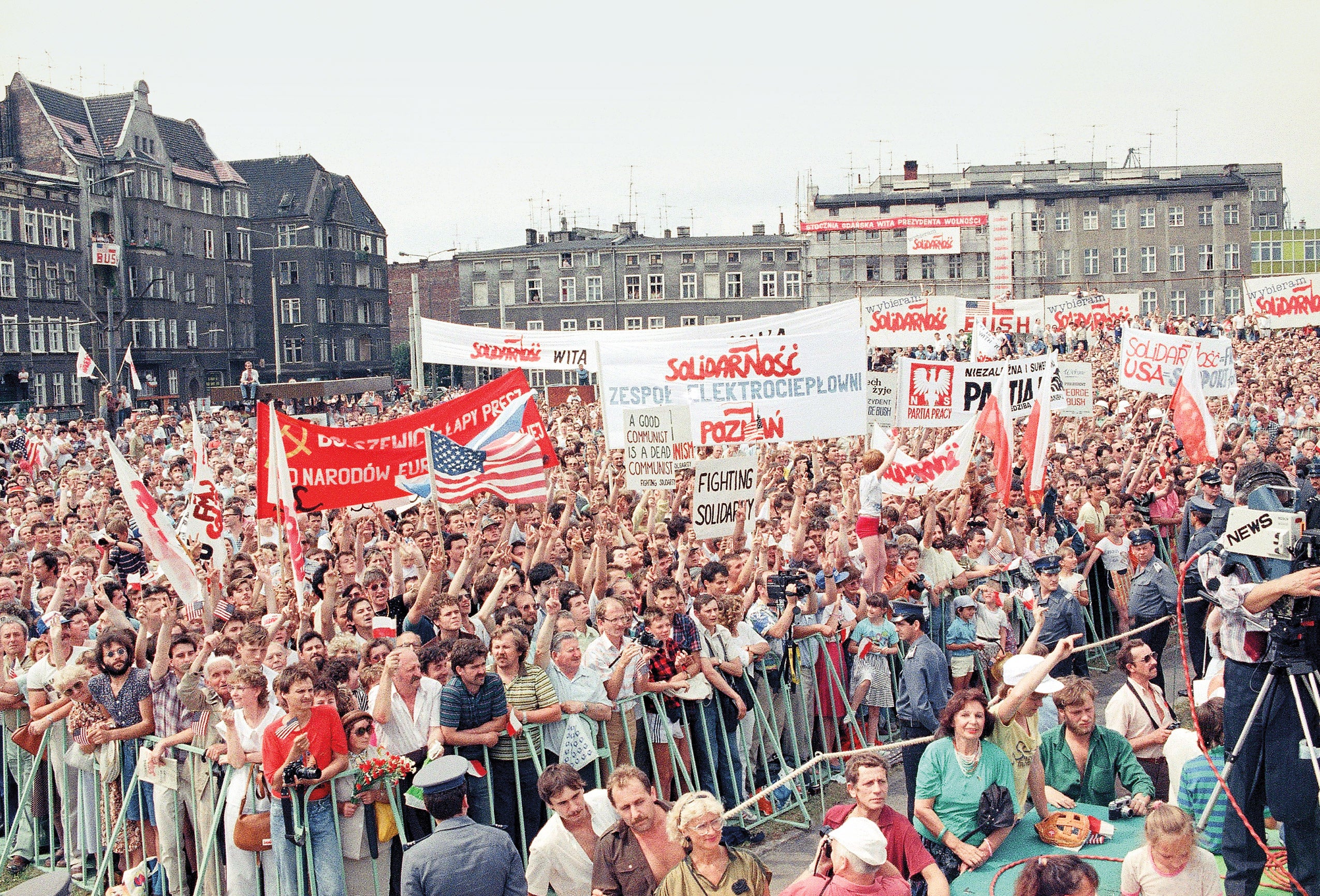 Бархатные революции 1989 страны. Бархатная революция в Польше 1989. Солидарность Польша 1989. Бархатная революция в Чехословакии 1989. В 1989 году в Польше революции..