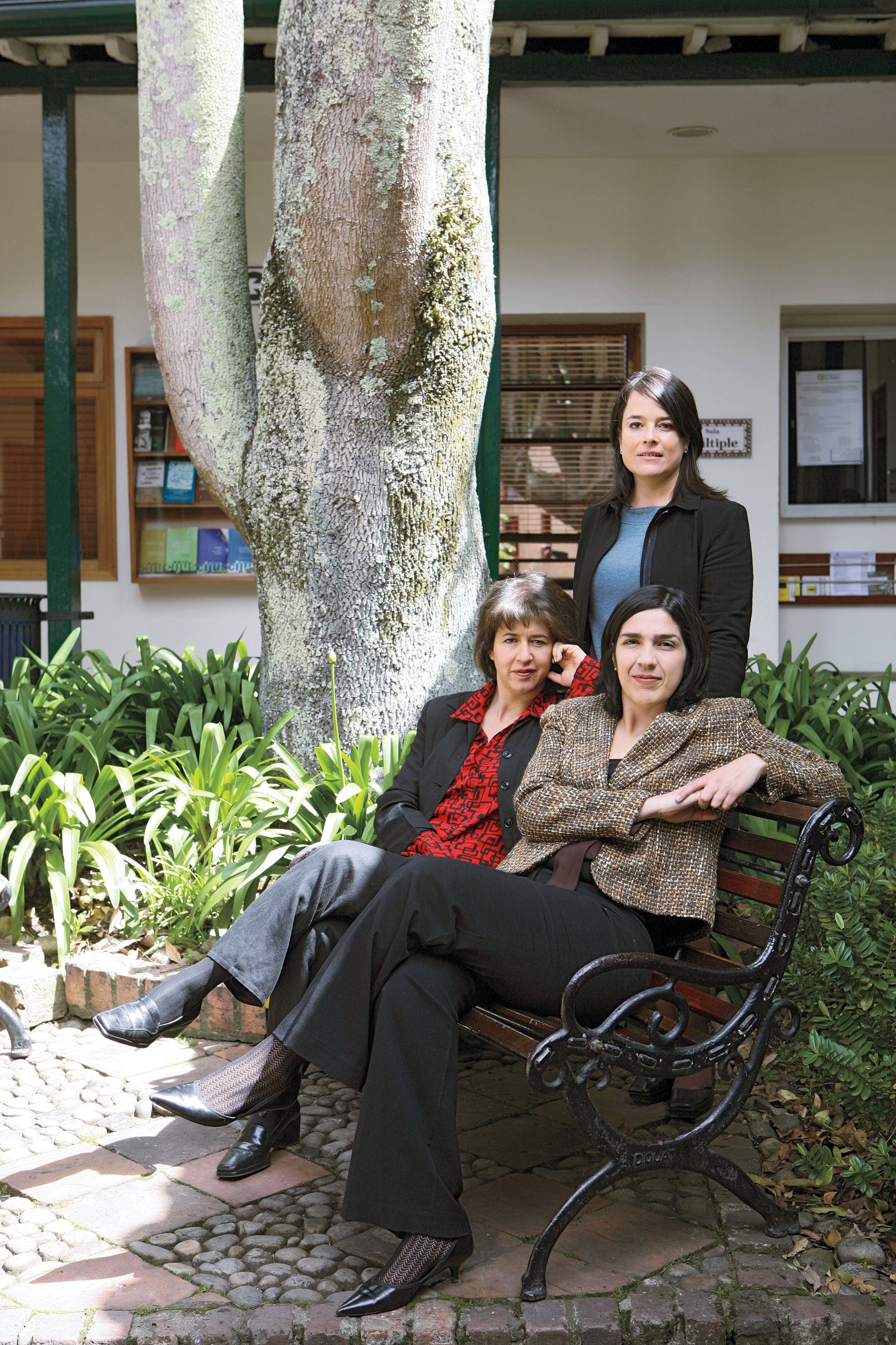 Liliana Obregon, Helena Alviar Garcia and Isabel Jaramillo Sierra sitting under a tree
