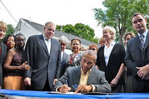 Massachusetts Governor Deval Patrick ’82 signs legislation to protect tenants from losing their homes after foreclosure