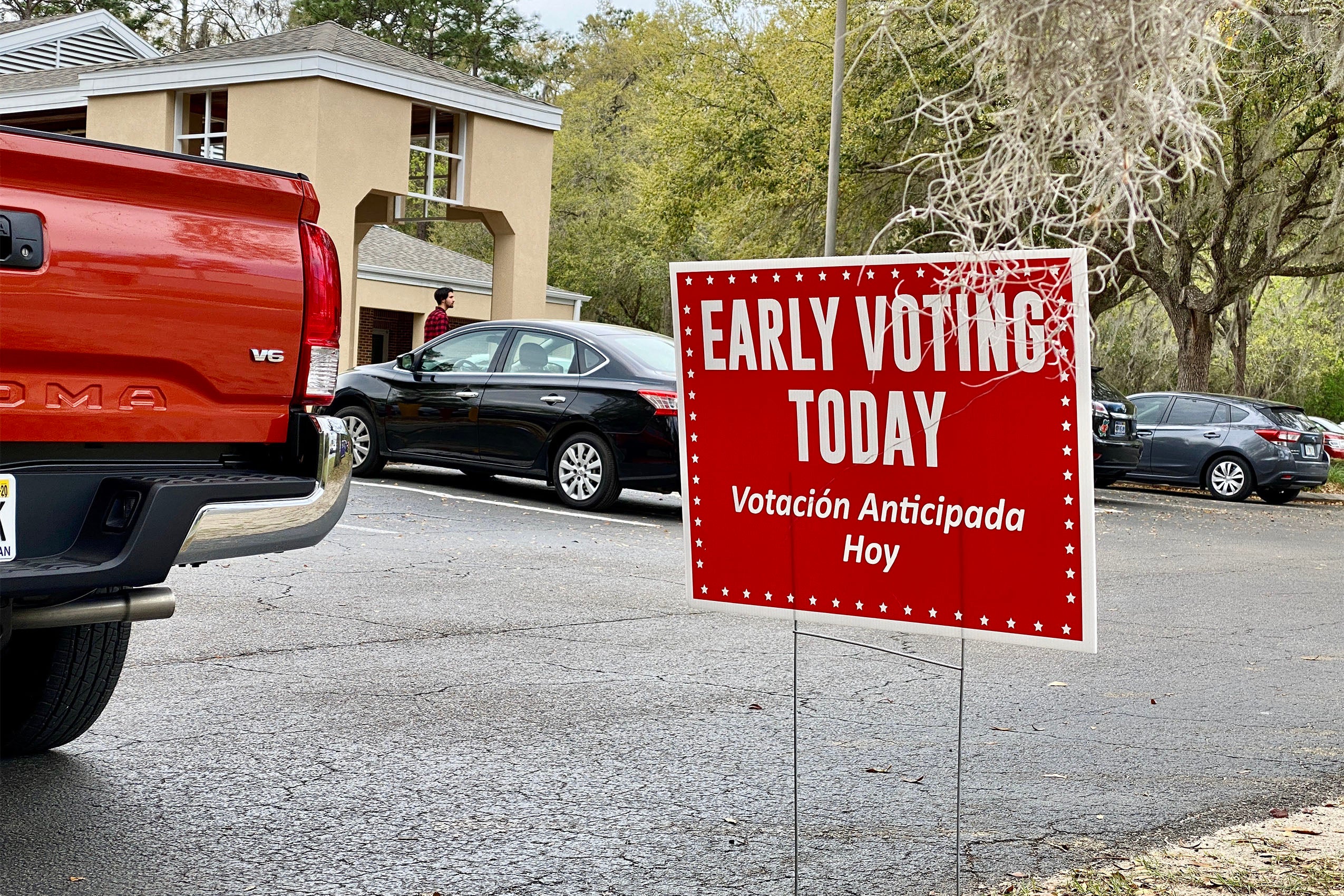 Red sign that reads Early Voting Today in English and in Spanish