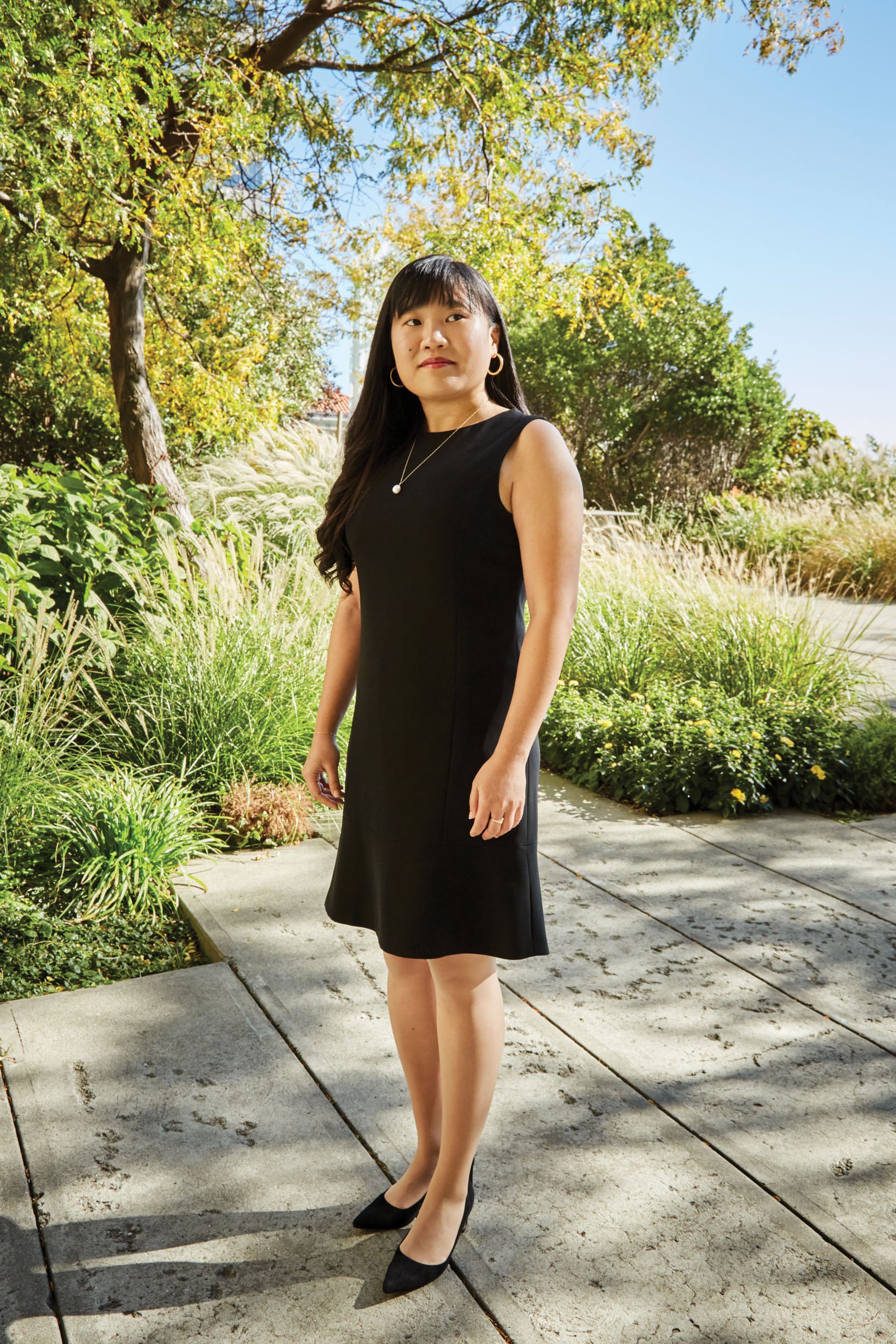 Photograph of Geehyun Sussan Lee '15 posing outside