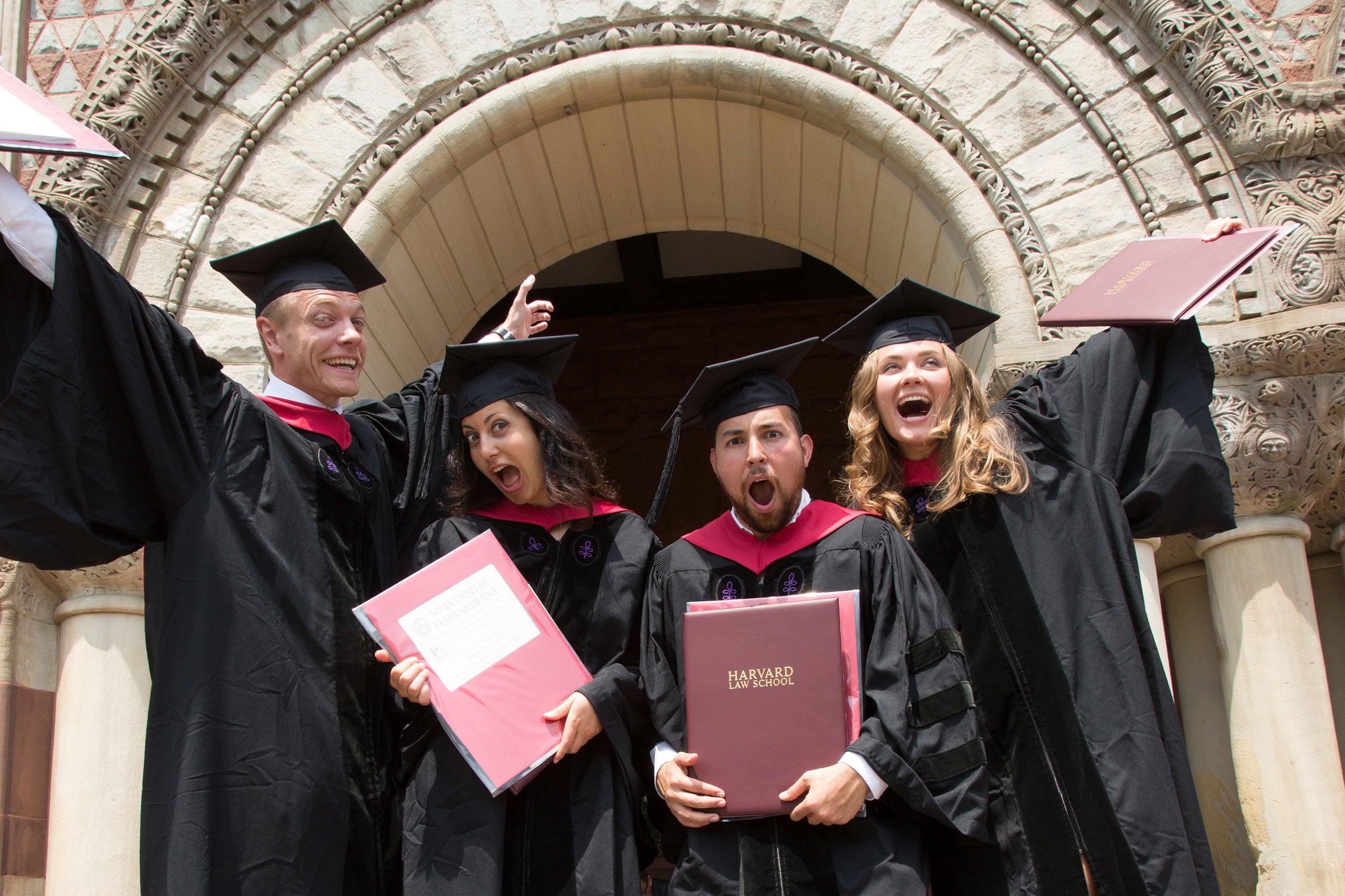 2016 commencement students posing