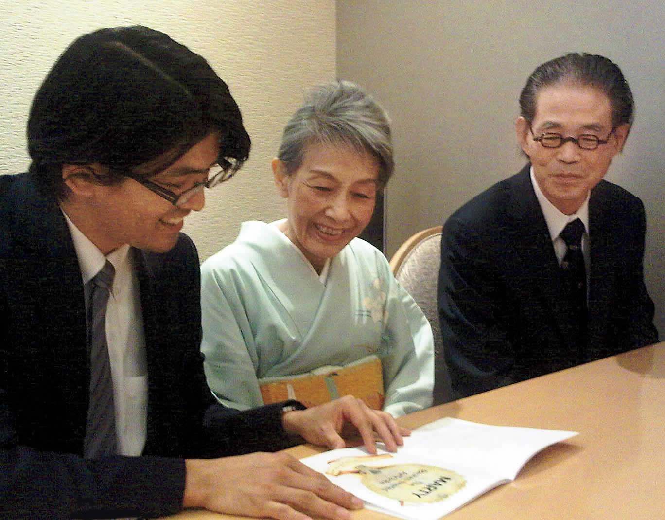 Yukio Yanagida LL.M. ’66, a former HLS visiting professor (right); his wife, Keiko; and their son Kazuhiro LL.M. ’03