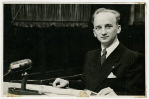 Ben Ferencz in 1947 standing at a podium.