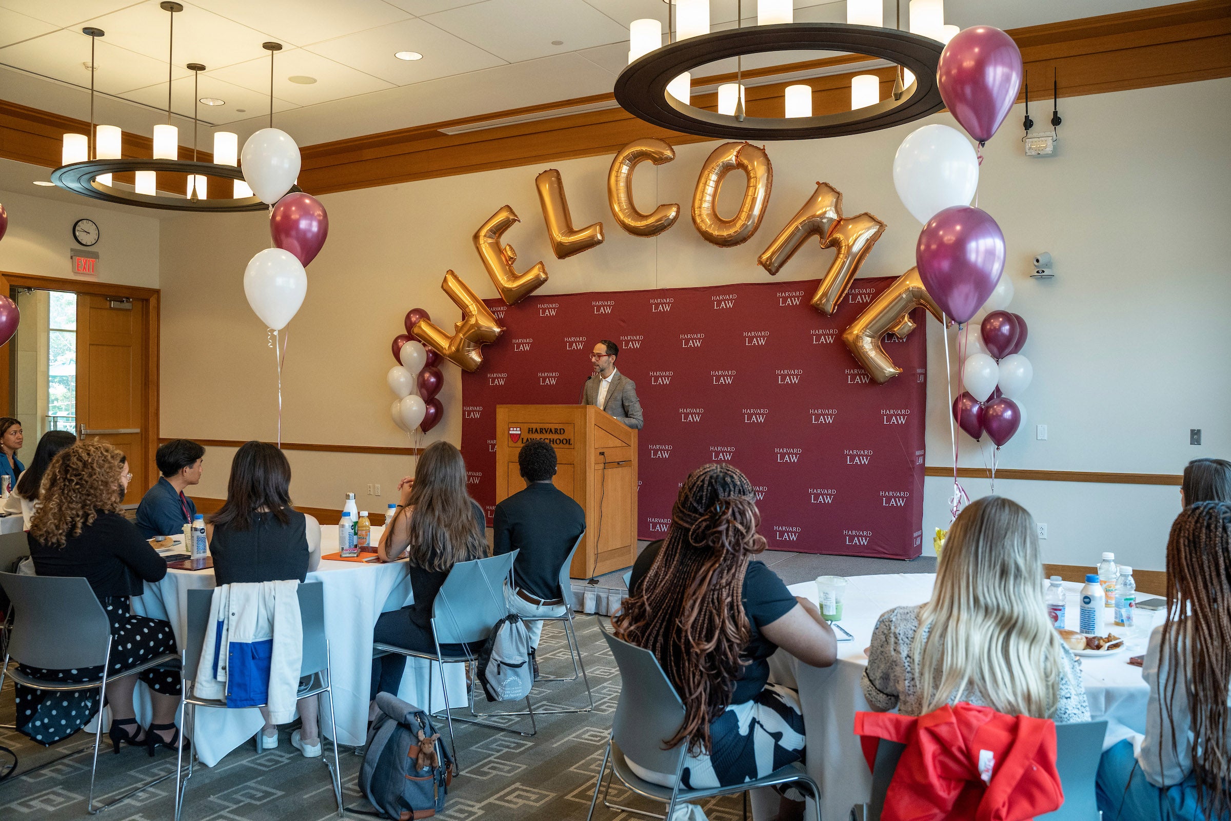 Glenn Cohen welcomes Future Leaders in Law participants.
