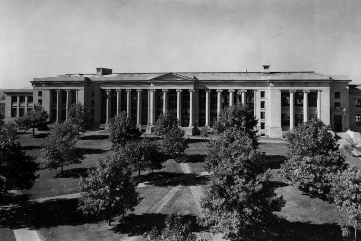 Then & Now Langdell Hall Harvard Law School Harvard Law School
