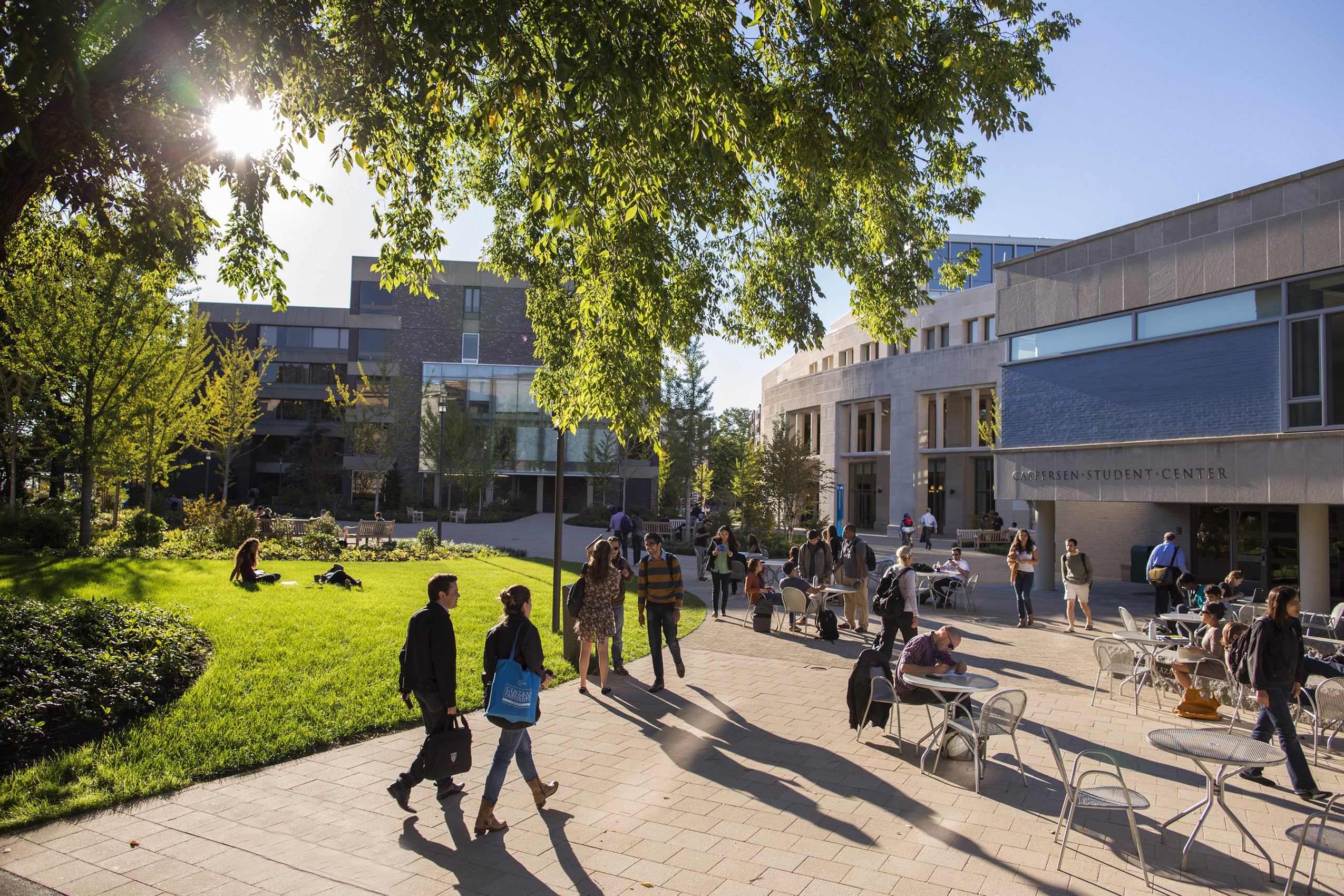 Students outside on Kumble Plaza