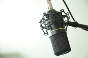 Image of a microphone used in podcasting