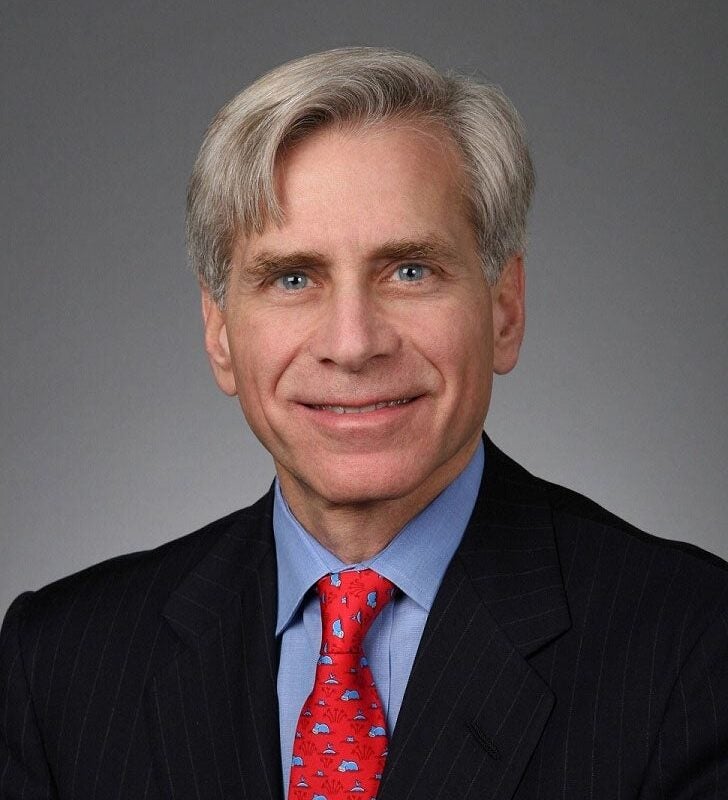 Head shot of Alan Raul