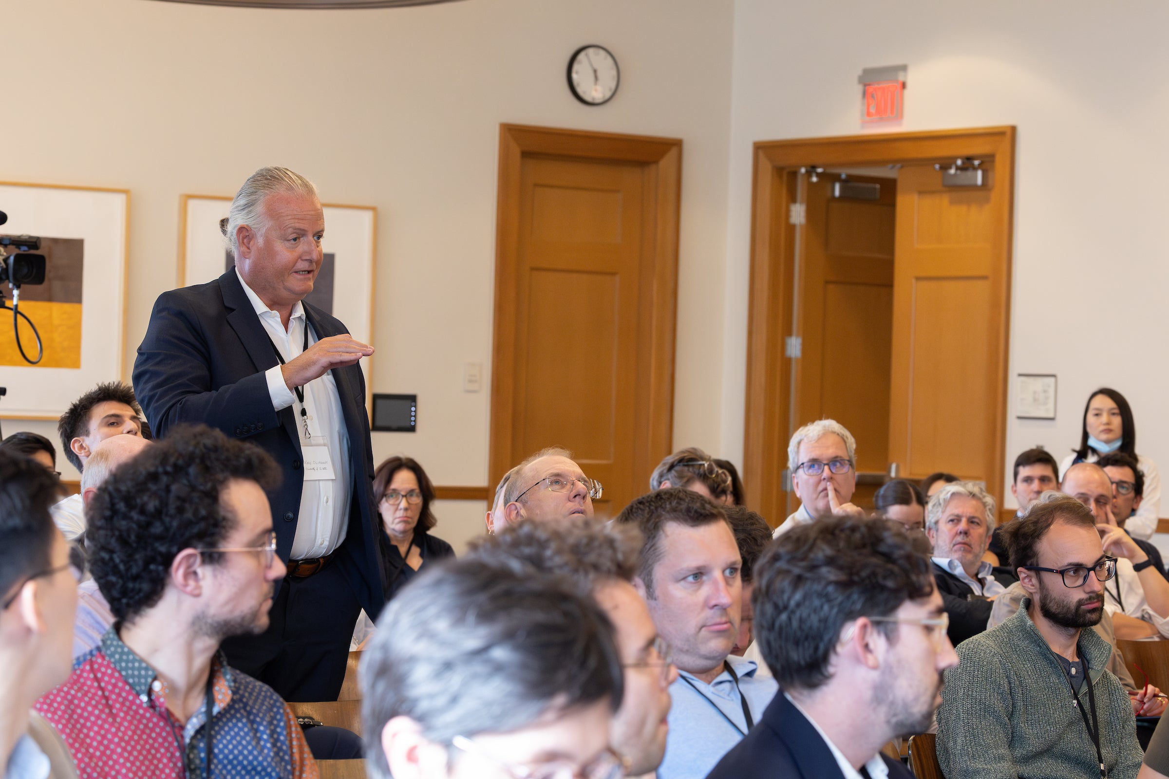 An Obligations Conference attendee poses a question to the panelists.