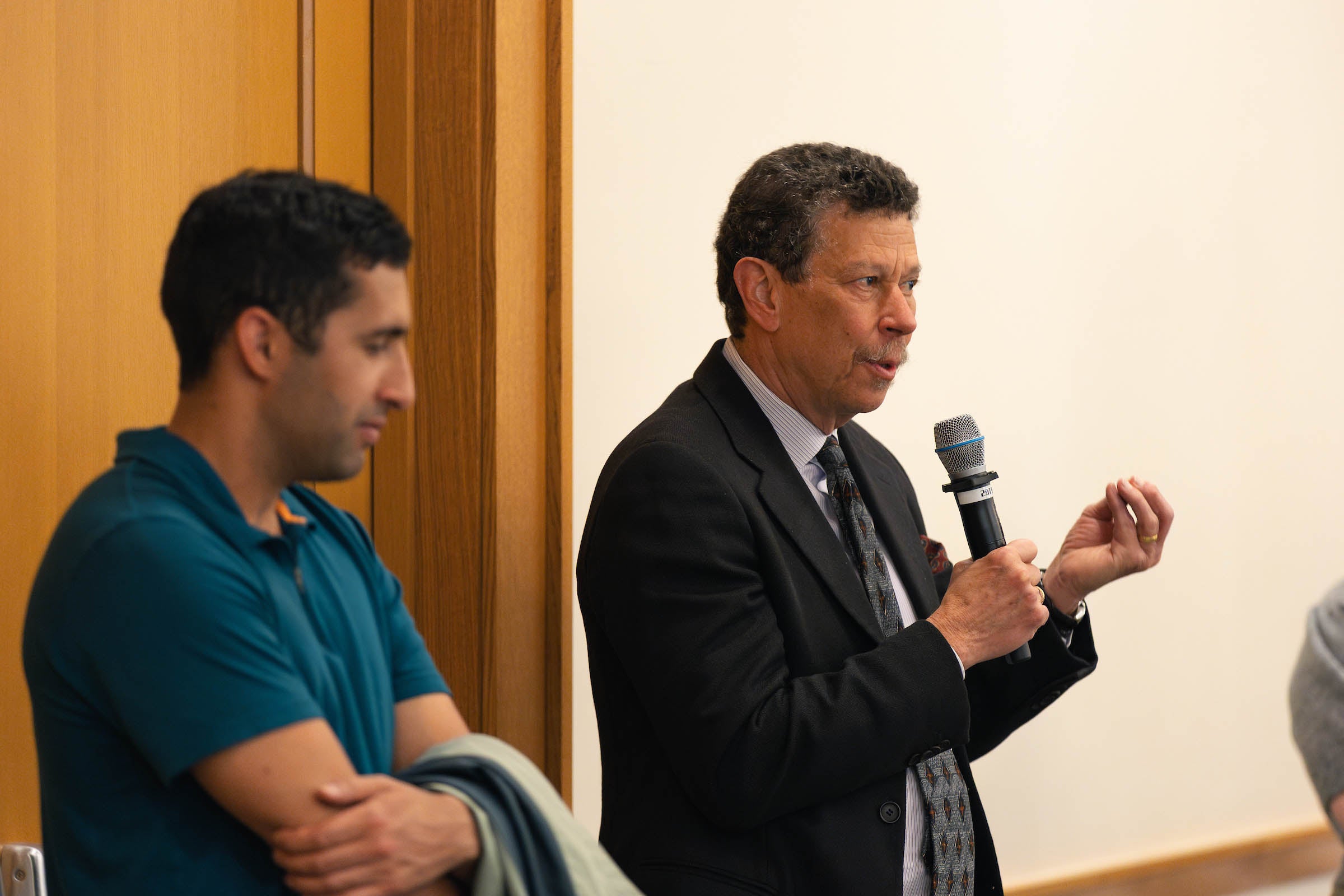 David Wilkins asks a question from the audience.