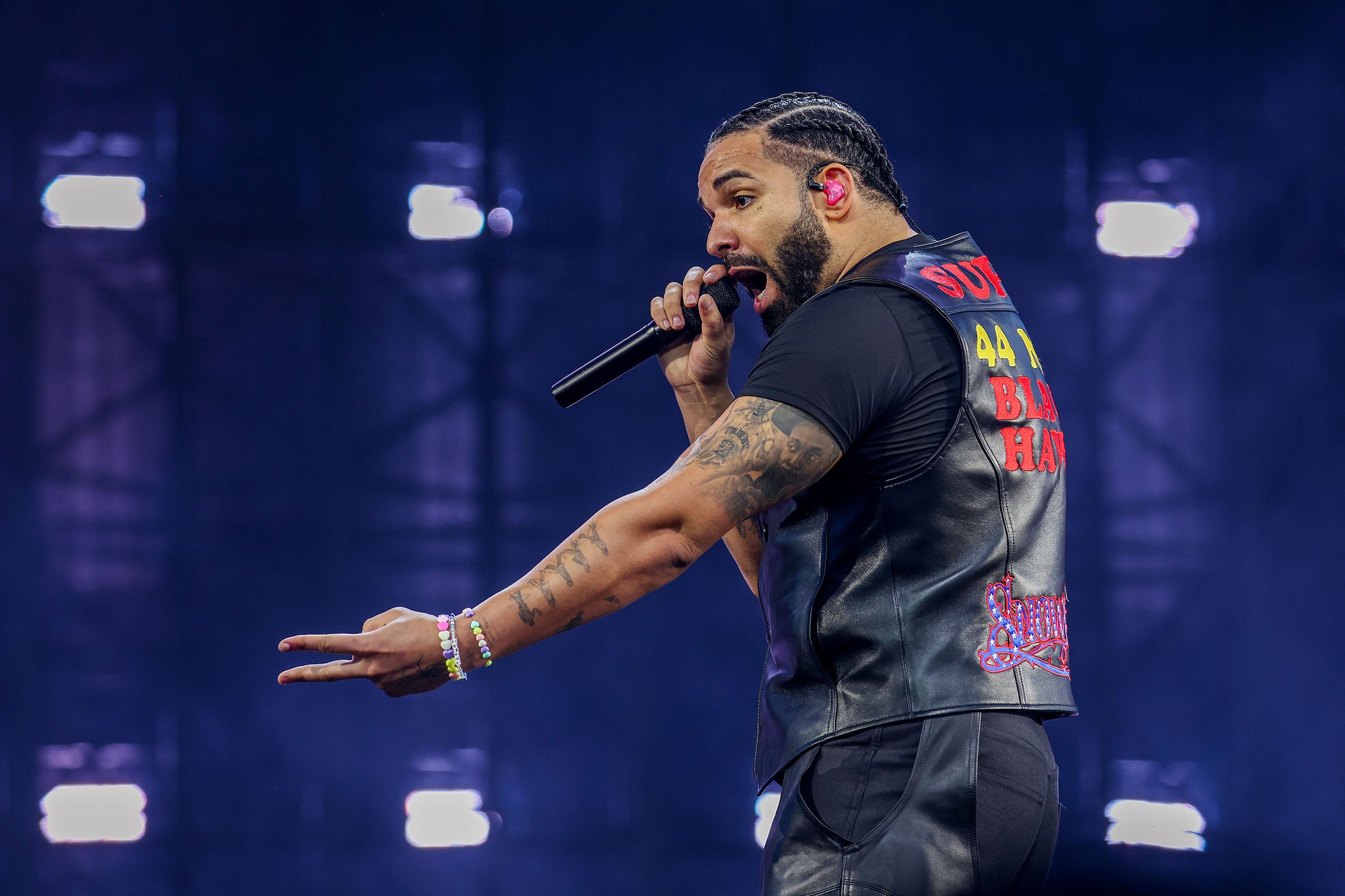Drake-at-2025-Wireless-
