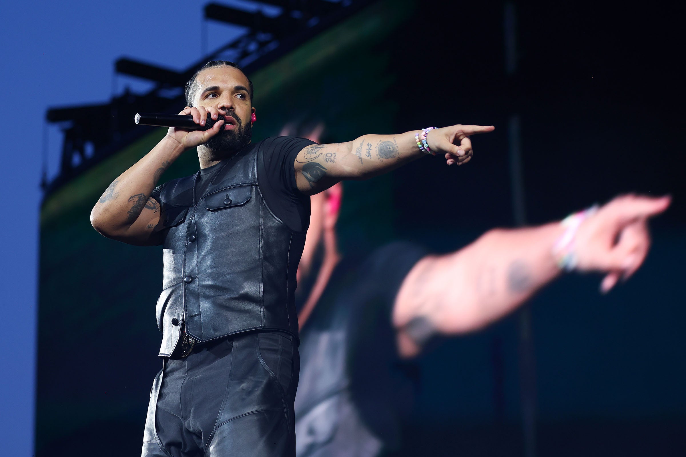 Featured image for Did Drake use an illegal casino to fake Spotify streams? article