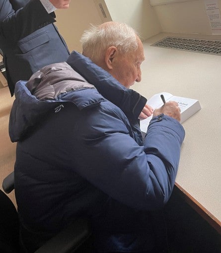 Featured image for Gerhardt Bubnik ’69, HLS’ first Czeck graduate and longtime judge at Winter Olympic Games, stopped by Library to autograph his book article