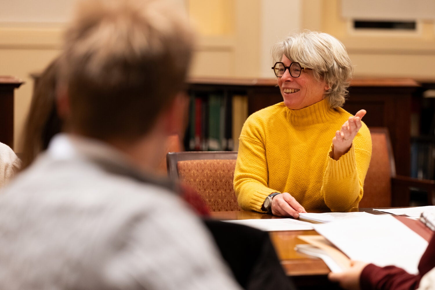 Jill Lepore speaking with seminar participants.