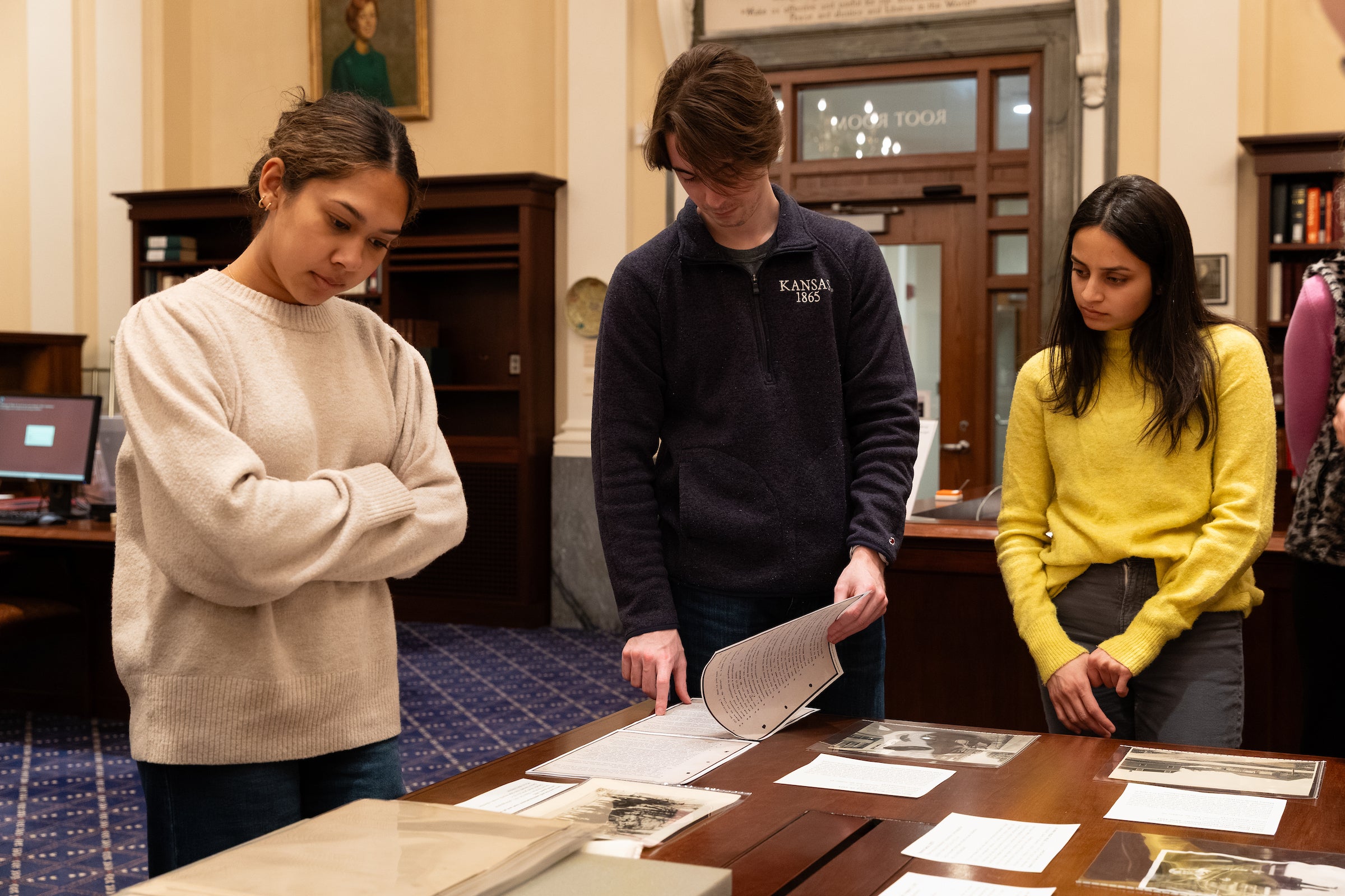 Students examine case materials from the Historical & Special Collections.