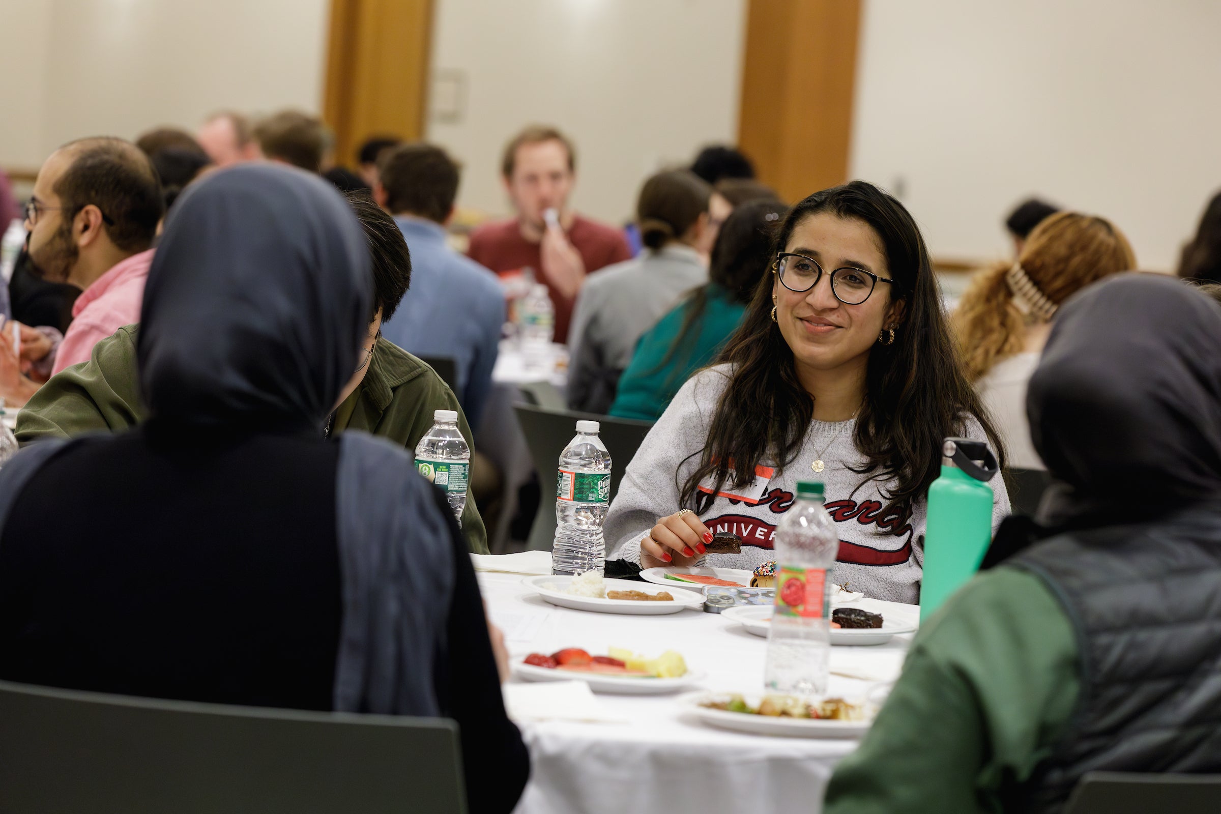 Students dining together at the 2024 Interfaith Dinner.