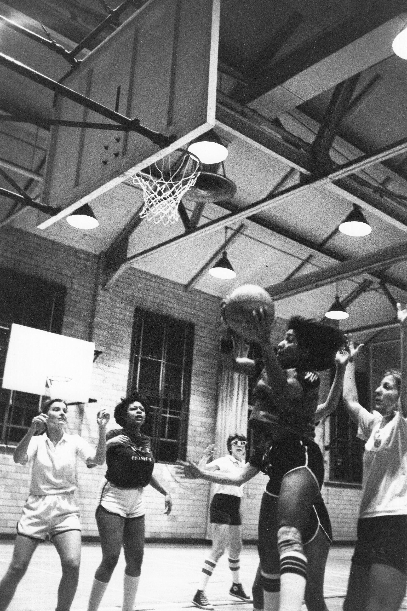 A group of women in the 1982 playing basketball.